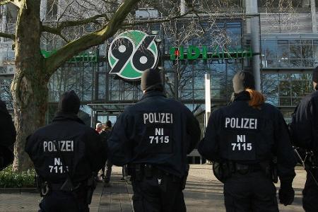 Polizei unterbindet in Hannover zwei Schlägereien Polizei unterbindet in Hannover zwei Schlägereien