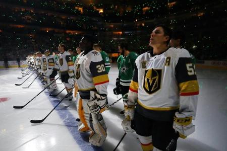 Fünf Tage nach dem Massaker: Las Vegas gewinnt NHL-Debüt Fünf Tage nach dem Massaker: Las Vegas gewinnt NHL-Debüt