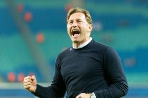 Hasenhüttl im Glücks-Pulli zum Premierensieg: "Der Anzug hat Chancen nicht genutzt"