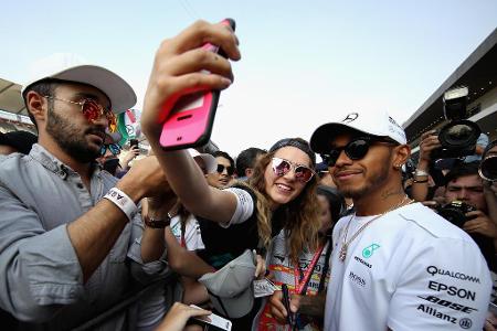 Lewis Hamilton hat Fans auf der ganzen Welt und schießt auch in Mexiko fleißig Selfies.