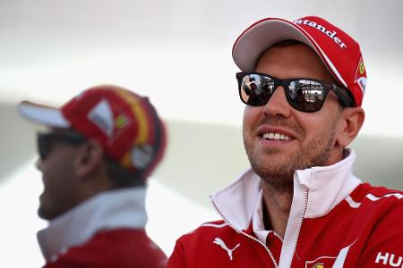 Trotz der misslichen Lage in der WM-Gesamtwertung scheint Sebastian Vettel das Lächeln nicht verlernt zu haben.
