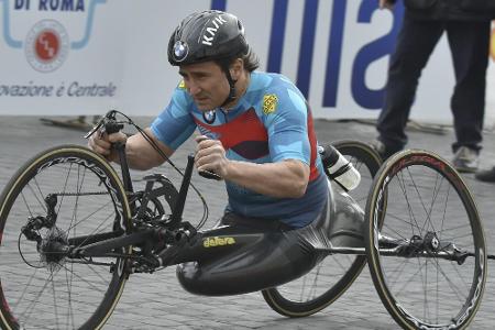 Zanardi absolviert Ironman in weniger als neun Stunden Zanardi absolviert Ironman in weniger als neun Stunden
