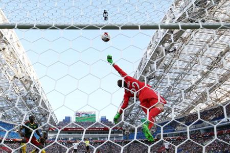 Nach schwachen 45 Minuten dreht die DFB-Elf im letzten Gruppenspiel gegen Kamerun nach dem Seitenwechsel auf. Kerem Demirbay...