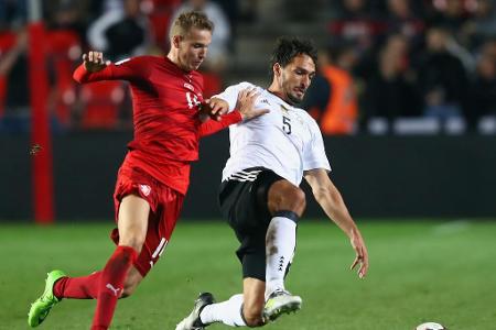 Das vielleicht schlechteste Spiel seit dem EM-Aus liefert die Mannschaft in der WM-Quali gegen Tschechien ab. Ein Kopfball v...