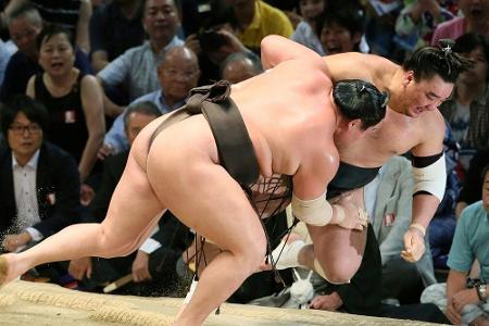 Sumo-Szene in Aufruhr: Yokozuna soll Gegner mit Bierflasche geschlagen haben