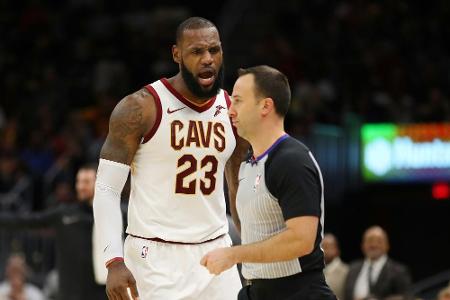 Zipser und die Bulls setzen Niederlagenserie fort - James wird erstmals vom Platz gestellt Zipser und die Bulls setzen Niederlagenserie fort - James wird erstmals vom Platz gestellt