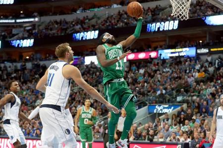 Nowitzki verliert Duell gegen Theis: Knappe Niederlage für Dallas gegen Boston Nowitzki verliert Duell gegen Theis: Knappe Niederlage für Dallas gegen Boston