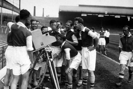 Sensation im September 1937! Arsenal tritt gegen die eigene Reserve an und ist damit für das erste Fußballmatch verantwortli...