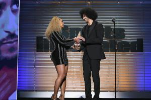 Beyonce verleiht "Rebell" Kaepernick Ali-Vermächtnis-Preis