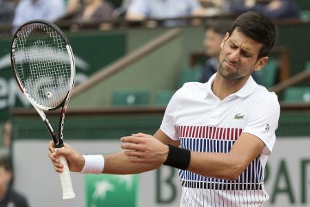 Wieder der Ellbogen: Djokovic sagt Start in Abu Dhabi ab