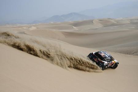 Rallye Dakar: Sainz holt ersten Tagessieg - Peterhansel hält Führung Rallye Dakar: Sainz holt ersten Tagessieg - Peterhansel hält Führung