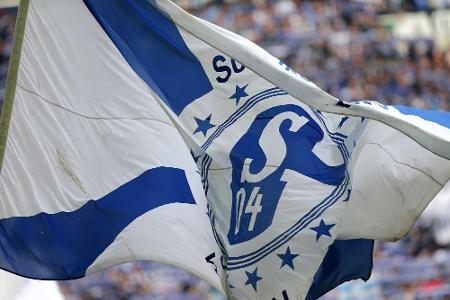Preisübergabe an Schalker Fans für Fußball-Spruch des Jahres