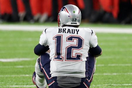 Nach der bitteren Niederlage und dem Fumble in der Schlussphase war Tom Brady sichtlich bedient. Der Superstar verpasste sei...