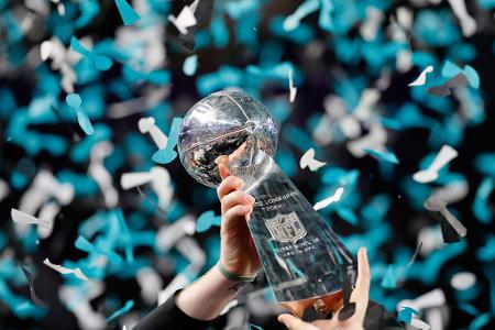 Das Objekt der Begierde - die Vince Lombardi Trophy - ging beim 52. Super Bowl an die Philadelphia Eagles.