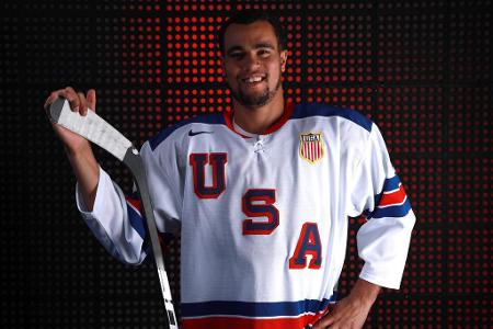 US-Eishockeyteam zum ersten Mal mit Afroamerikaner US-Eishockeyteam zum ersten Mal mit Afroamerikaner