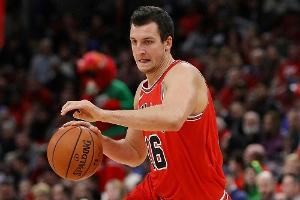 NBA: Knappe Niederlage für Zipser und die Bulls