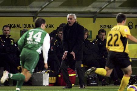 In finanziell schwierigen Zeiten mitsamt der Fast-Insolvenz schafft es Bert van Marwijk immerhin, den BVB im Mittelmaß der T...