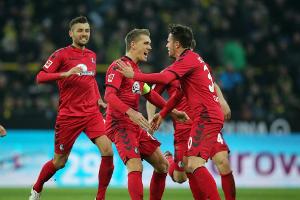 Freiburg verlängert mit Stürmer Petersen