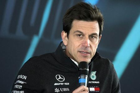 Mercedes und Ferrari präsentieren Formel-1-Boliden für 2018 Mercedes und Ferrari präsentieren Formel-1-Boliden für 2018