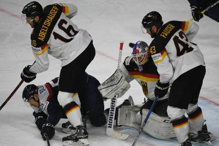 Keine Ausrüstung: Erstes Eishockey-Training ohne Fauser Keine Ausrüstung: Erstes Eishockey-Training ohne Fauser
