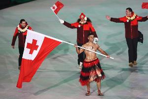 Mit blanker Brust! Olympia-Exot aus Tonga trotzt Kälte