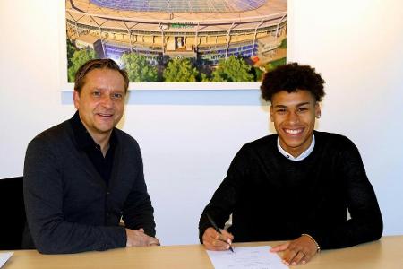 Hannover 96 bindet Talent Maina langfristig Hannover 96 bindet Talent Maina langfristig