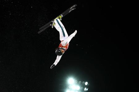 Die Ski Freestyler liefern auch am sechsten Tag der Olympischen Spiele spektakuläre Bilder.