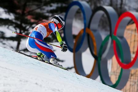 Taina Barioz rast mit Vollgas auf die Olympischen Ringe zu - zumindest scheint es in dieser Einstellung so.