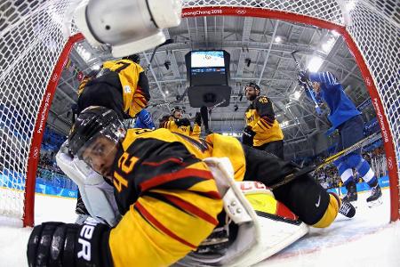 Die deutsche Eishockey-Nationalmannschaft kassiert zum Turnierauftakt eine bittere Pleite gegen Finnland. Im finnischen Tor ...
