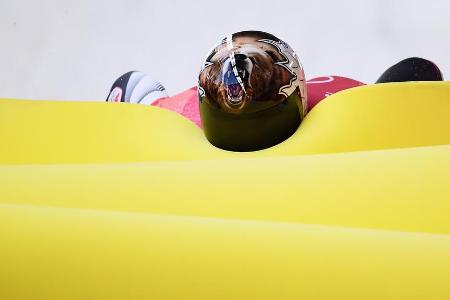 Der kanadische Skeletoni Dave Greszczyszyn sorgt bei seiner Vollbremsung im olympischen Eiskanal für dieses kuriose Bild.