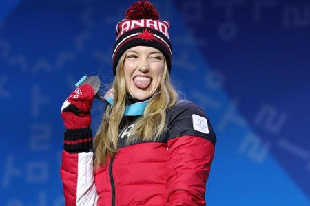 Justine Dufour-Lapointe jubelt stets herrlich extrovertiert. Die Silbermedaille auf der Buckelpiste gibt aber wirklich Grund...