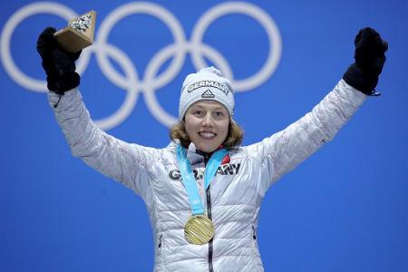 Ganz ähnlich ergeht es Laura Dahlmeier. Die überragende deutsche Biathletin wird ebenfalls auf der Medal Plaza geehrt und pr...