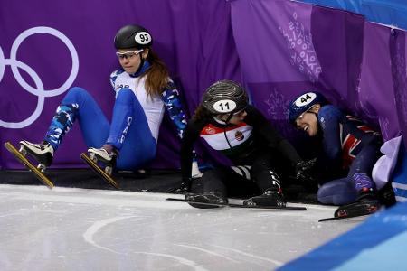 Auf der Strecke dagegen wird um die besten Plätze richtig gefighted. Nicht selten endet in der Bande. Doch das olympische Mo...