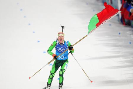 Biathlon-Gold in der Staffel der Damen geht nach 4x6 km an Weißrussland. Für die weißrussische Schlussläuferin Darya Domrach...