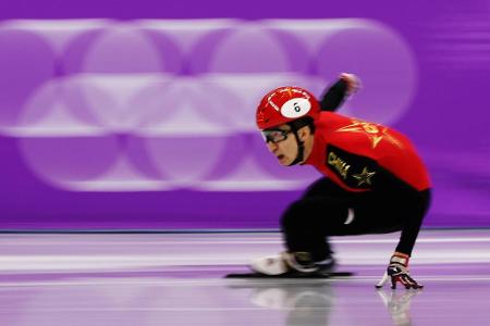 Der 23-Jährige gewinnt die erste Goldmedaille für China bei diesen Olympischen Spielen. Mit einem neuen Weltrekord siegt der...