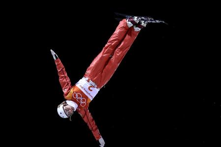 Hanna Huskowa hat überraschend im Sprung-Wettbewerb triumphiert und Weißrussland die erste Medaille in Pyeongchang verschafft.