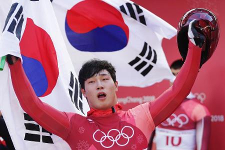 Südkoreas Lokalmatador Yun Sung Bin hat Gold im Skeleton gewonnen. Auf seiner Heimbahn triumphierte der Gesamtweltcupsieger ...