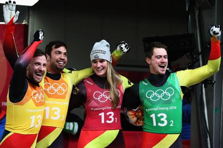 Die 1000. Goldmedaille der Winterspiel-Geschichte geht an Team Deutschland. Natalie Geisenberger, Johannes Ludwig und die Do...
