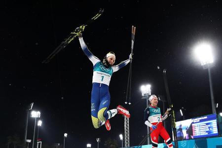 Blau-gelber Jubelsprung: Skilangläuferin Stina Nilsson hat in Pyeongchang als erste Schwedin die olympische Goldmedaille im ...