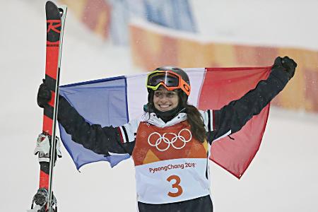 Als erste Französin holt Perrine Laffont Gold auf der Buckelpiste. Silber geht an Justine Dufour-Lapointe (Kanada), Bronze h...