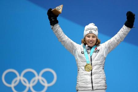 Ein Kindheitstraum wird wahr! Laura Dahlmeier holt die erste deutsche Medaille in PyeongChang - und sie leuchtet golden! Im ...