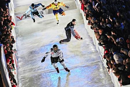Crashed Ice: Österreicher Luca Dallago siegt in Finnland Crashed Ice: Österreicher Luca Dallago siegt in Finnland