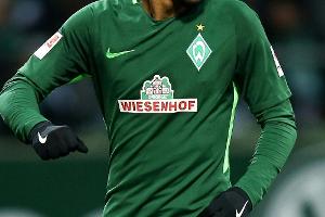 Werder: Profivertrag für Nachwuchsspieler Mbom