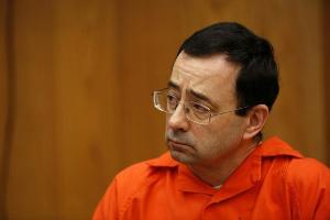 Vater von Missbrauchsopfern geht vor Gericht auf Skandalarzt Nassar los