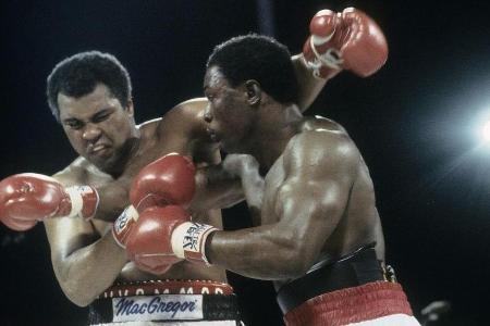 Am 11. Dezember 1981 bestreitet der bereits von seiner Parkinson-Erkrankung gezeichnete Muhammad Ali seinen letzten Kampf ge...