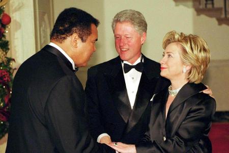 ... oder Politik-Größen wie das Ehepaar Clinton - Ali ist überall ein beliebter Gesprächs- und Fotopartner.
