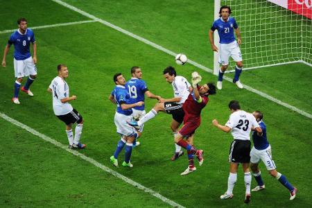 Deutschen Fans wird Buffon auch dank seiner Leistungen im Halbfinale der EM 2012 in Erinnerung bleiben. Der Schlussmann glän...