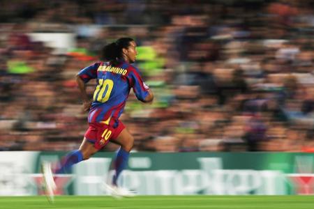 Trickreich, schnell, abgezockt und obendrein torgefährlich. In seinen fünf Jahren bei Barca vereint Ronaldinho alles, um die...