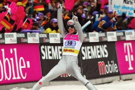 Die Vierschanzentournee ist für die Skispringer seit Jahrzehnten das Highlight der Saison. Wer das prestigeträchtige Event g... Die Vierschanzentournee ist für die Skispringer seit Jahrzehnten das Highlight der Saison. Wer das prestigeträchtige Event g...