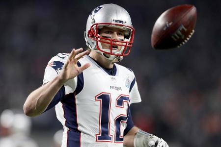 G.O.A.T. - Greatest of All Time - so nennen sie Tom Brady in den Vereinigten Staaten. Dabei fing die Karriere des Rechtshänd... G.O.A.T. - Greatest of All Time - so nennen sie Tom Brady in den Vereinigten Staaten. Dabei fing die Karriere des Rechtshänd...